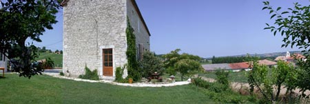 Chambres d'hotes dans le Sud Ouest de la France pr�s de Cahors dans le Quercy. Pays de Lalbenque fief de la truffe. bed and breakfast h�bergement week-end table d'hotes