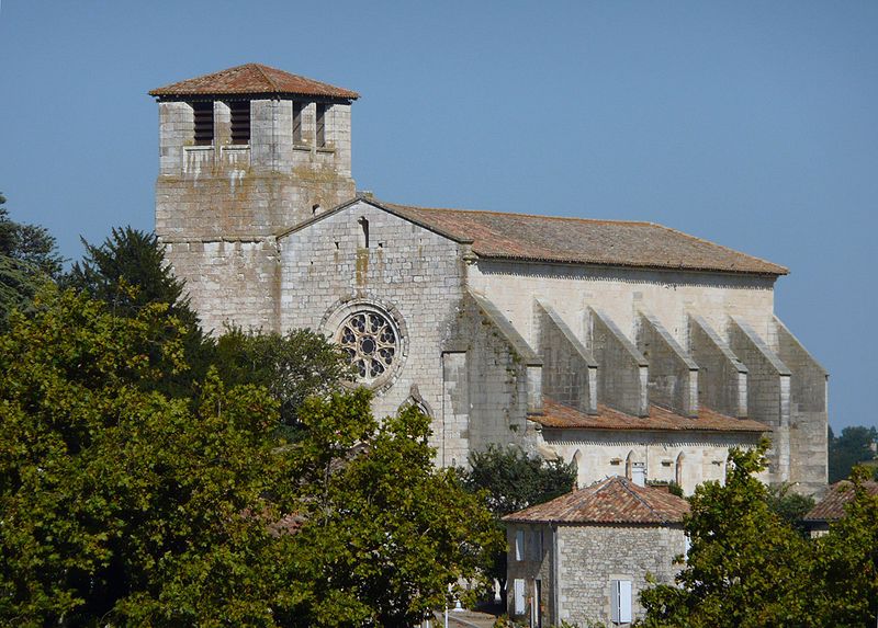Collégiale St Martin à Montpezat-de-Quercy Chambres d'hotes dans le Sud Ouest de la France près de Cahors dans le Quercy. Pays de Lalbenque fief de la truffe. bed and breakfast hébergement week-end table d'hotes